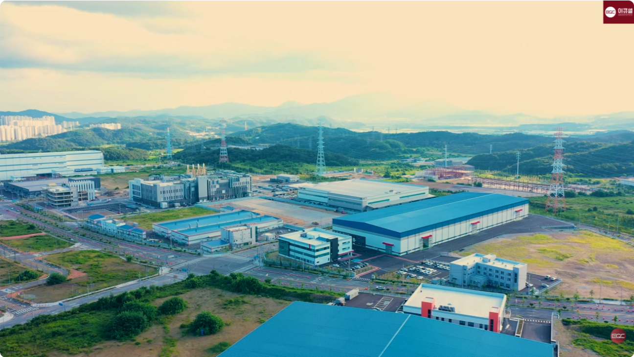 [EQCELL Smart Logistics System] AMR Integration with 4Way Shuttle | 이큐셀 공식 홍보영상 썸네일